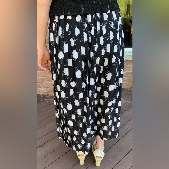 Black & white viscone fully pleated midi skirt M - Picture 4 of 13